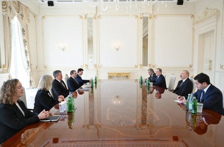 Prezident İlham Əliyev ABŞ senatoru Stiv Deynsi qəbul edib