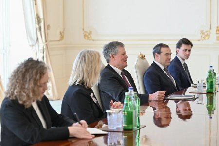 Prezident İlham Əliyev ABŞ senatoru Stiv Deynsi qəbul edib