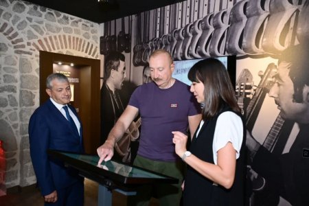 Prezident İlham Əliyev Şuşada "Sadıqcanın evi"nin açılışında iştirak edib Prezident İlham Əliyev Şuşada "Sadıqcanın evi"nin açılışında iştirak edib