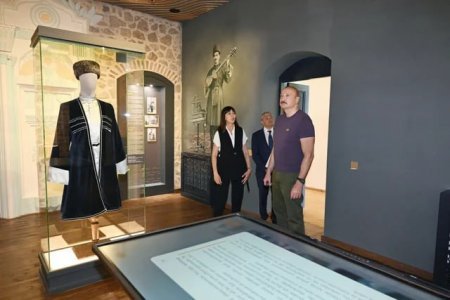 Prezident İlham Əliyev Şuşada "Sadıqcanın evi"nin açılışında iştirak edib Prezident İlham Əliyev Şuşada "Sadıqcanın evi"nin açılışında iştirak edib