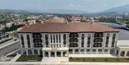Prezident İlham Əliyev "Xankəndi" hotelinin açılışında iştirak edib Prezident İlham Əliyev "Xankəndi" hotelinin açılışında iştirak edib