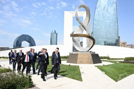 Fələstinin Baş naziri Bakıda Zəfər parkını ziyarət edib