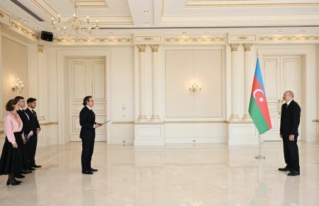 Prezident İlham Əliyev Braziliyanın Azərbaycana yeni təyin olunmuş səfirini qəbul edib Prezident İlham Əliyev Braziliyanın Azərbaycana yeni təyin olunmuş səfirini qəbul edib