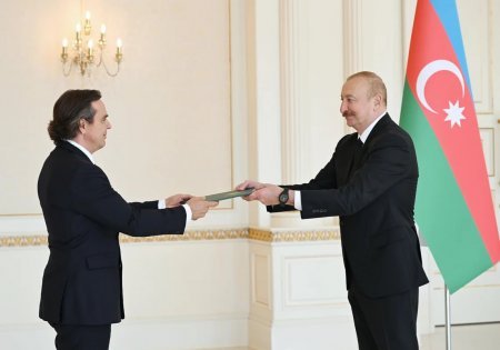 Prezident İlham Əliyev Braziliyanın Azərbaycana yeni təyin olunmuş səfirini qəbul edib Prezident İlham Əliyev Braziliyanın Azərbaycana yeni təyin olunmuş səfirini qəbul edib
