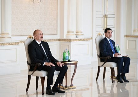 Prezident İlham Əliyev Braziliyanın Azərbaycana yeni təyin olunmuş səfirini qəbul edib Prezident İlham Əliyev Braziliyanın Azərbaycana yeni təyin olunmuş səfirini qəbul edib