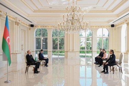 Prezident İlham Əliyev Braziliyanın Azərbaycana yeni təyin olunmuş səfirini qəbul edib Prezident İlham Əliyev Braziliyanın Azərbaycana yeni təyin olunmuş səfirini qəbul edib