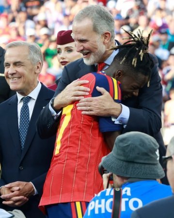 İspaniya kral ailəsi dünya çempionlarını təbrik etdi İspaniya kral ailəsi dünya çempionlarını təbrik etdi