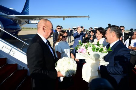 Prezident İlham Əliyevin Qırğızıstanda rəsmi qarşılanma mərasimindən fotolar Prezident İlham Əliyevin Qırğızıstanda rəsmi qarşılanma mərasimindən fotolar