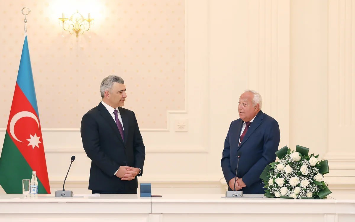Ali Məhkəmənin hakimi Şahin Yusifov təntənəli şəkildə təqaüdə yola salınıb Ali Məhkəmənin hakimi Şahin Yusifov təntənəli şəkildə təqaüdə yola salınıb