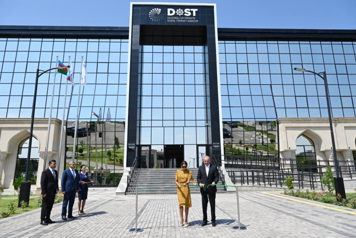 İlham Əliyev və Mehriban Əliyeva Naxçıvan Regional DOST Mərkəzinin açılışında iştirak ediblər İlham Əliyev və Mehriban Əliyeva Naxçıvan Regional DOST Mərkəzinin açılışında iştirak ediblər