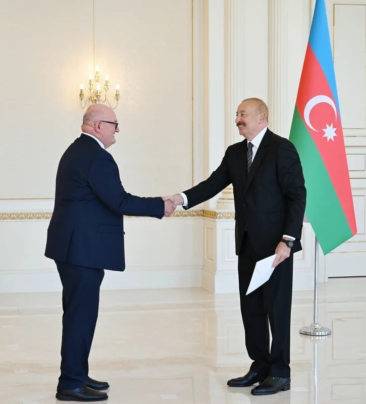 İlham Əliyev Böyük Britaniyanın Azərbaycana yeni təyin olunmuş səfirini qəbul edib