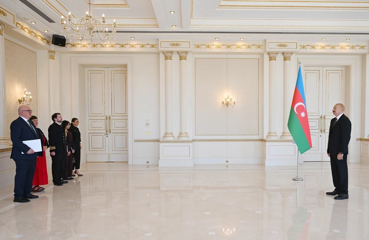 İlham Əliyev Böyük Britaniyanın Azərbaycana yeni təyin olunmuş səfirini qəbul edib
