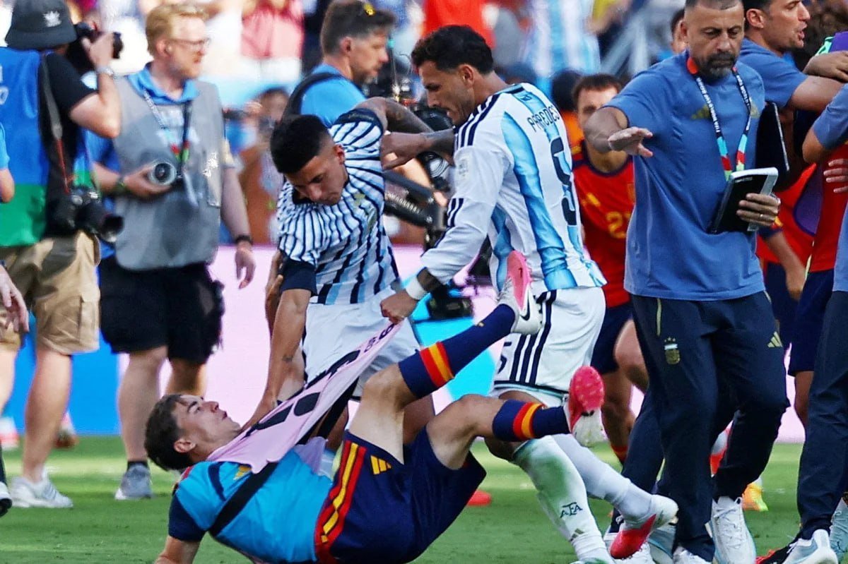 FIFA Argentina millisinin üzvlərinə ağır sanksiyalar tətbiq edib FIFA Argentina millisinin üzvlərinə ağır sanksiyalar tətbiq edib
