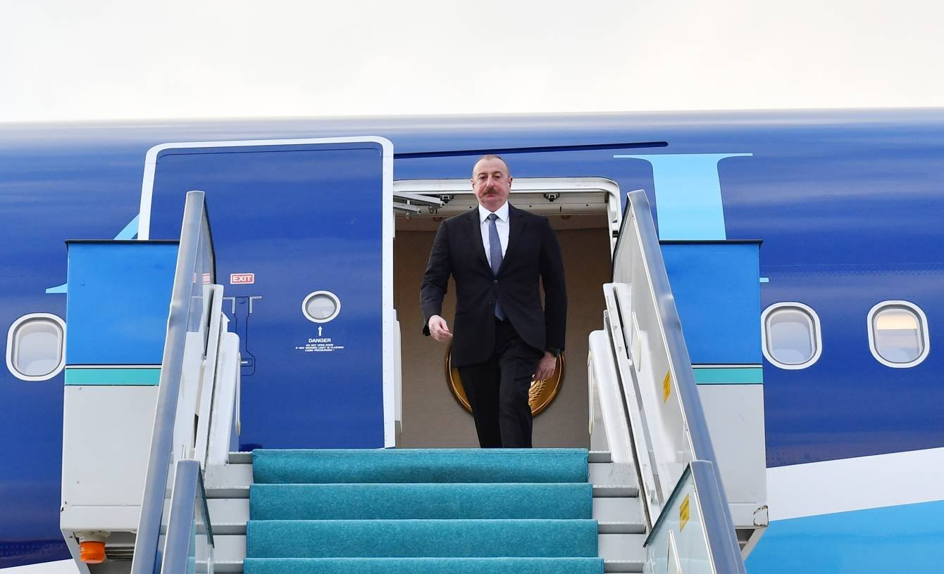 Prezident İlham Əliyevin Özbəkistana dövlət səfəri başlayır Prezident İlham Əliyevin Özbəkistana dövlət səfəri başlayır