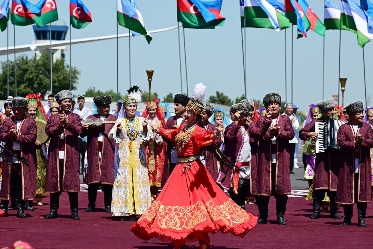 İlham Əliyev və Mehriban Əliyeva Daşkənddən Buxaraya gediblər