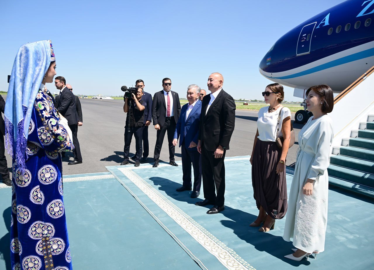 İlham Əliyev və Mehriban Əliyeva Daşkənddən Buxaraya gediblər