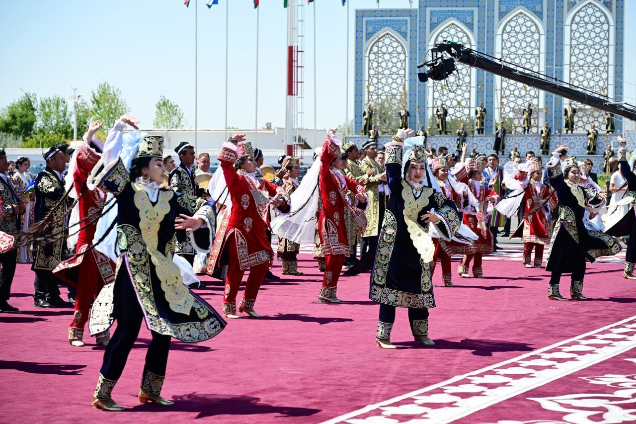 İlham Əliyev və Mehriban Əliyeva Daşkənddən Buxaraya gediblər