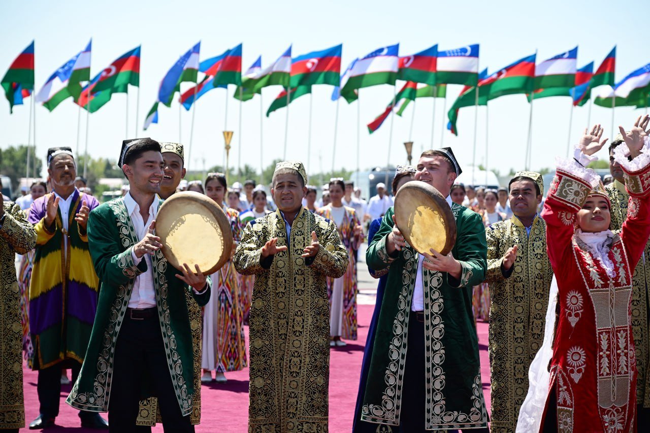 İlham Əliyev və Mehriban Əliyeva Daşkənddən Buxaraya gediblər