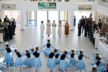 Mehriban Əliyeva Çolpon-Atada "Altın-Balalık" sağlamlıq və reabilitasiya mərkəzi ilə tanış olub Mehriban Əliyeva Çolpon-Atada "Altın-Balalık" sağlamlıq və reabilitasiya mərkəzi ilə tanış olub