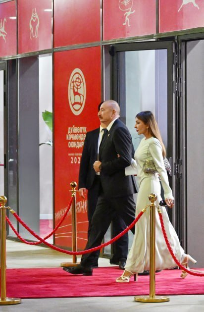 İlham Əliyev və Mehriban Əliyeva 6-cı Dünya Köçəri Oyunlarının açılış mərasimində iştirak ediblər İlham Əliyev və Mehriban Əliyeva 6-cı Dünya Köçəri Oyunlarının açılış mərasimində iştirak ediblər