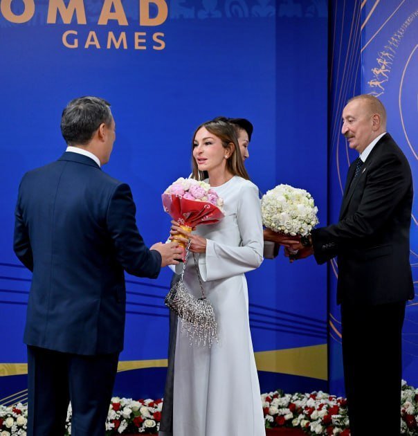 İlham Əliyev və Mehriban Əliyeva 6-cı Dünya Köçəri Oyunlarının açılış mərasimində iştirak ediblər İlham Əliyev və Mehriban Əliyeva 6-cı Dünya Köçəri Oyunlarının açılış mərasimində iştirak ediblər
