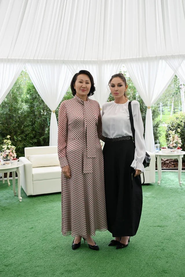 Mehriban Əliyeva Bişkekdə birinci xanımlarla birlikdə mədəni proqramda iştirak edib Mehriban Əliyeva Bişkekdə birinci xanımlarla birlikdə mədəni proqramda iştirak edib