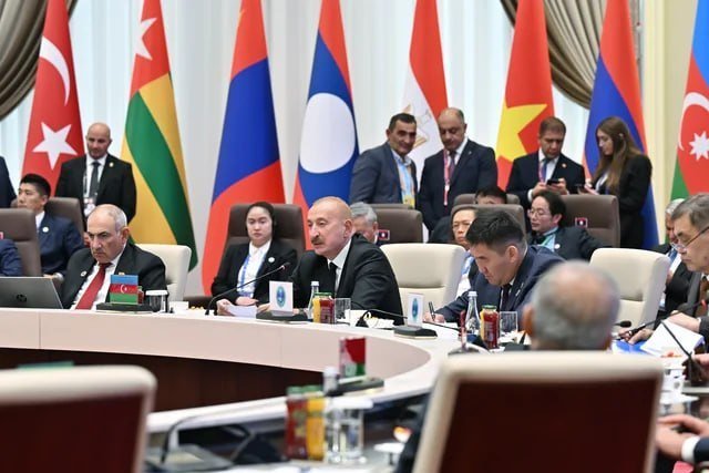 Prezident İlham Əliyev “ŞƏT plyus” formatında keçirilən görüşdə çıxış edib Prezident İlham Əliyev “ŞƏT plyus” formatında keçirilən görüşdə çıxış edib