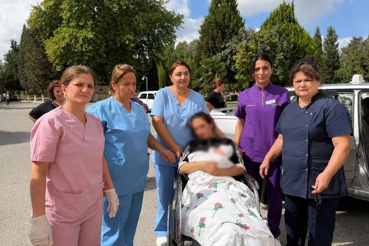 Bərdədə doğuş xəstəxananın həyətində baş verdi – körpə avtomobildə dünyaya gəldi Bərdədə doğuş xəstəxananın həyətində baş verdi – körpə avtomobildə dünyaya gəldi
