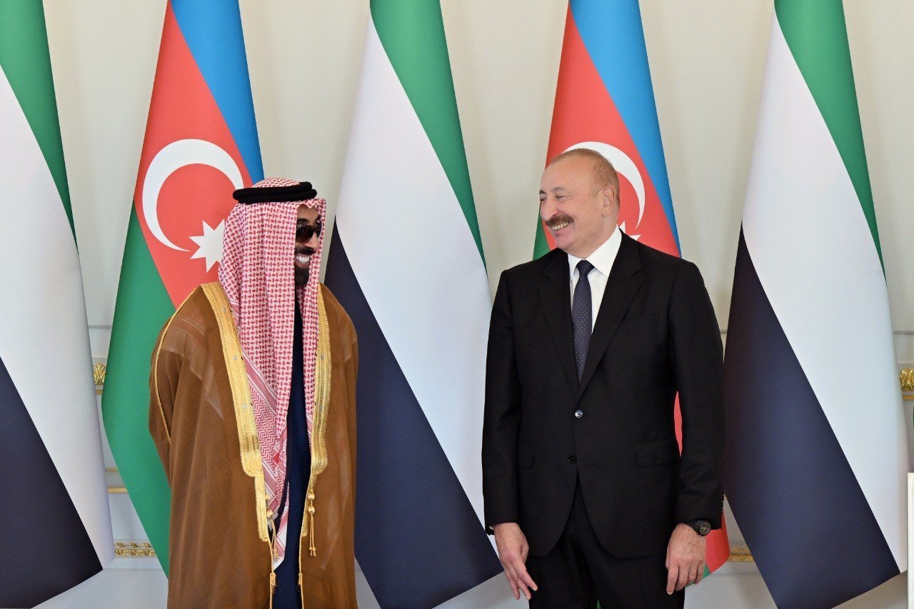 İlham Əliyev BƏƏ-nin milli təhlükəsizlik müşavirini qəbul edib – SƏNƏDLƏR İMZALANDI İlham Əliyev BƏƏ-nin milli təhlükəsizlik müşavirini qəbul edib – SƏNƏDLƏR İMZALANDI