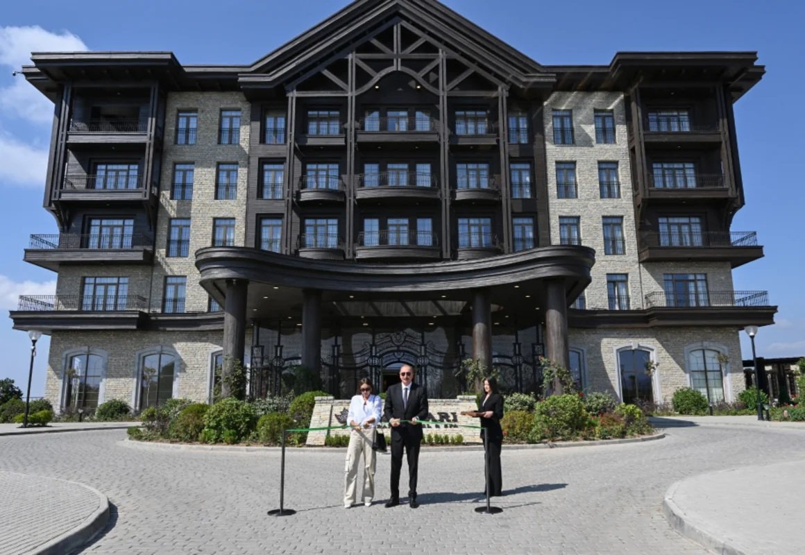 İlham Əliyev və Mehriban Əliyeva Şamaxıda yeni hotel kompleksinin açılışında iştirak ediblər