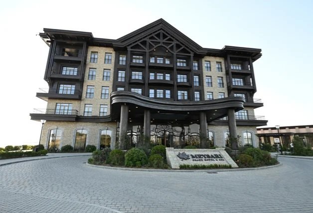 İlham Əliyev və Mehriban Əliyeva Şamaxıda yeni hotel kompleksinin açılışında iştirak ediblər