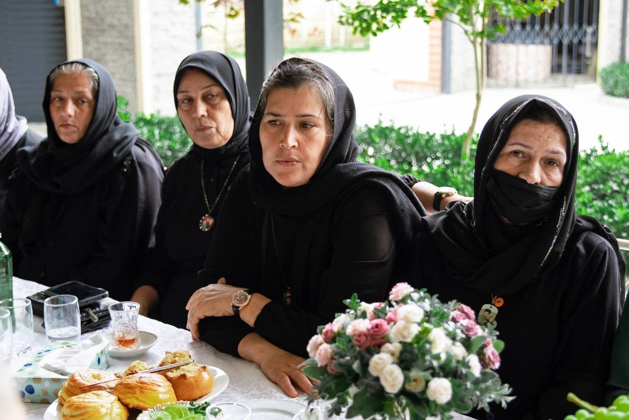 Prezidentin köməkçisi Anar Ələkbərov Masallıda şəhid anaları ilə görüşüb