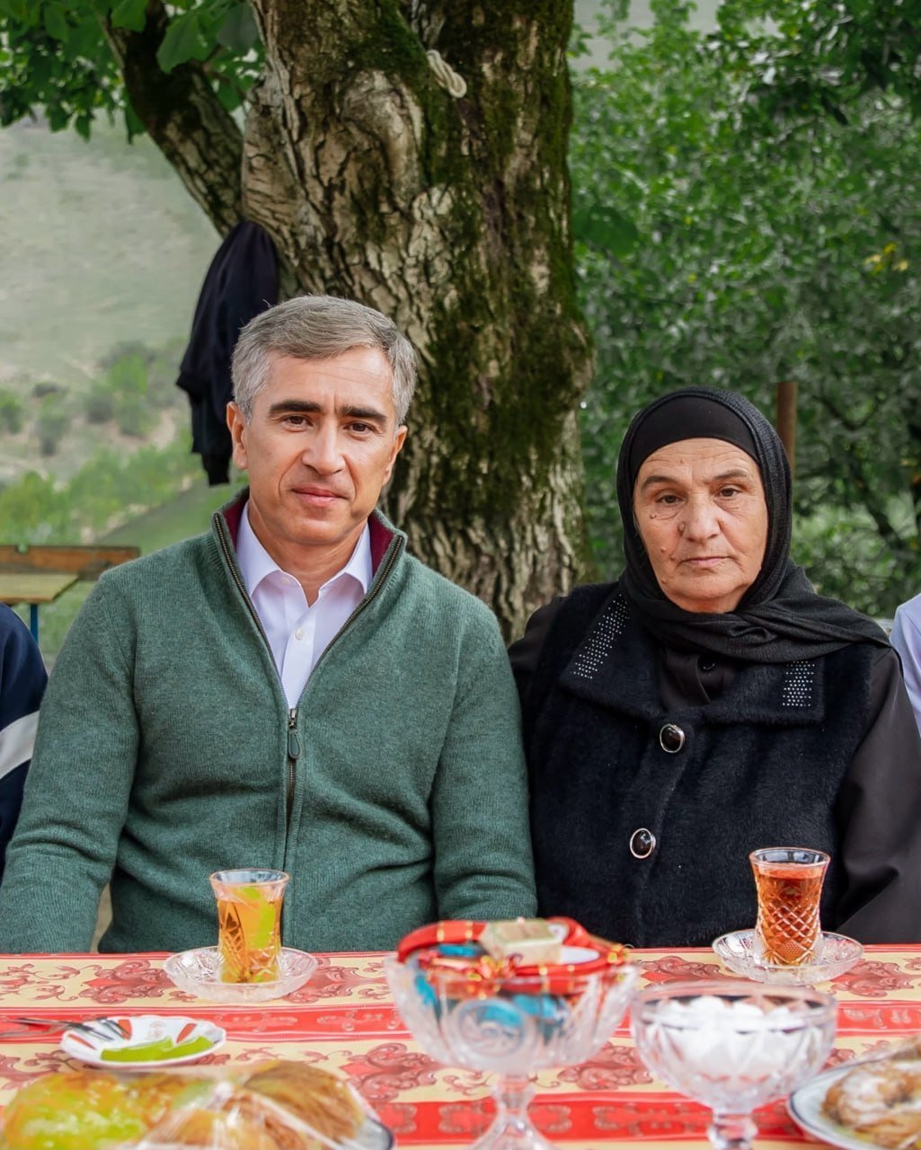 Anar Ələkbərov Milli Qəhrəman Pəncəli Teymurovun ailəsini ziyarət edib Anar Ələkbərov Milli Qəhrəman Pəncəli Teymurovun ailəsini ziyarət edib