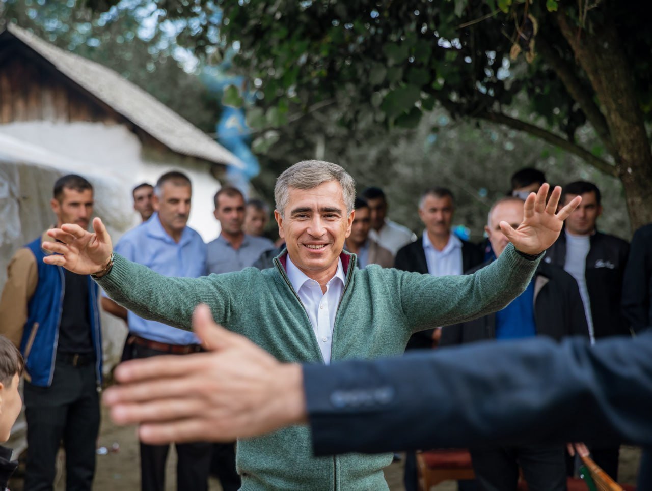 Anar Ələkbərov Milli Qəhrəman Pəncəli Teymurovun ailəsini ziyarət edib Anar Ələkbərov Milli Qəhrəman Pəncəli Teymurovun ailəsini ziyarət edib