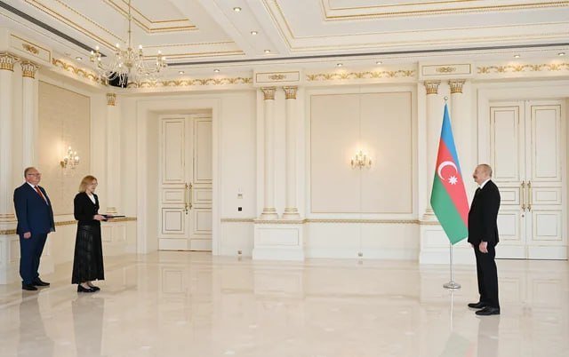 İlham Əliyev Estoniyanın Azərbaycana yeni təyin olunmuş səfirini qəbul edib İlham Əliyev Estoniyanın Azərbaycana yeni təyin olunmuş səfirini qəbul edib