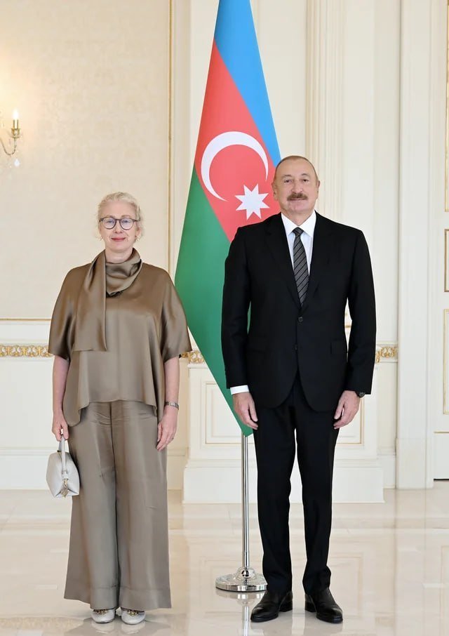 İlham Əliyev İsveçin Azərbaycana yeni təyin olunmuş səfirini qəbul edib İlham Əliyev İsveçin Azərbaycana yeni təyin olunmuş səfirini qəbul edib