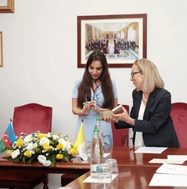 Leyla Əliyeva Müqəddəs Arxeologiya üzrə Pontifik Komissiyasının katibi ilə görüşüb
