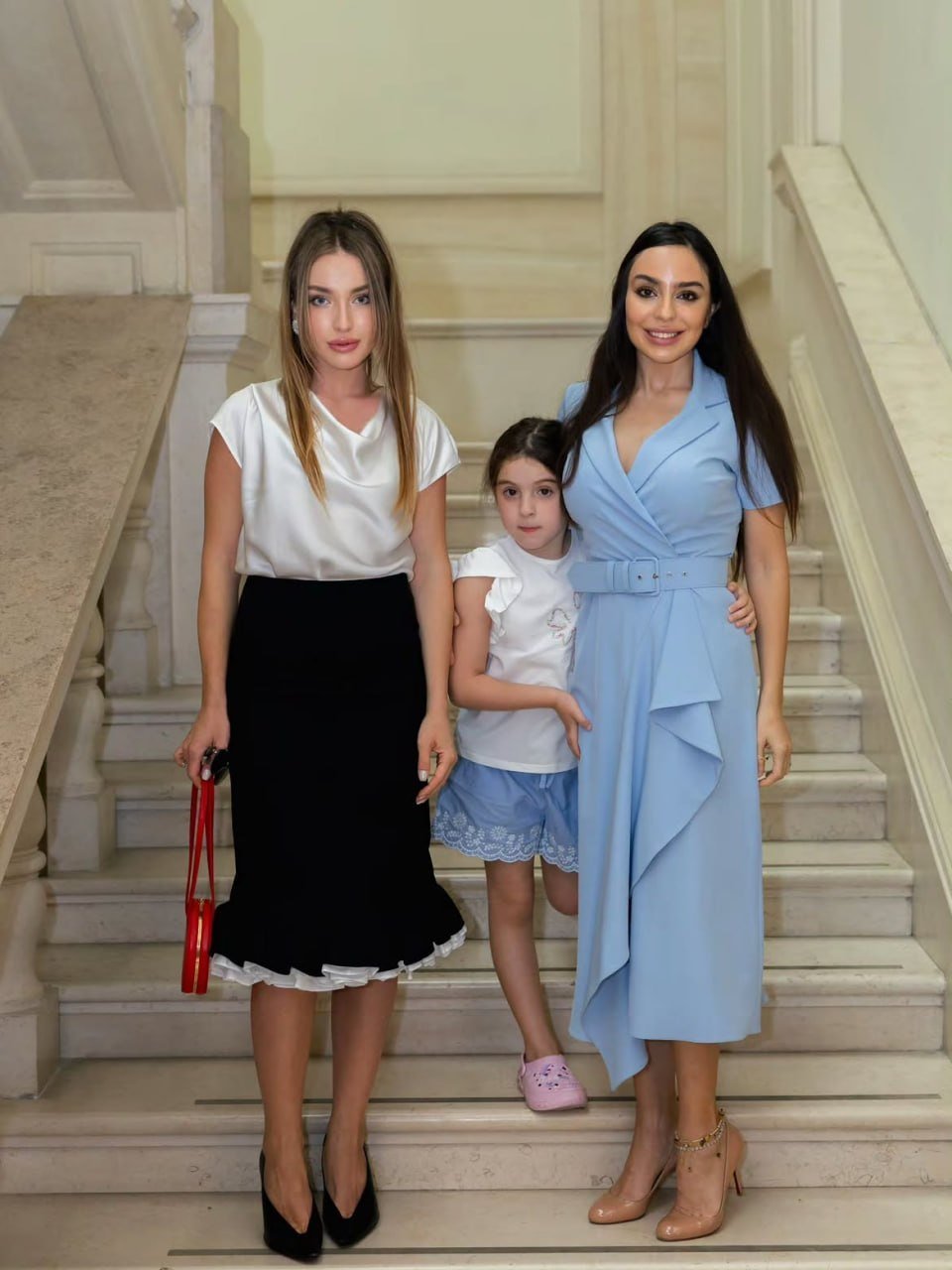 Leyla Əliyeva Alyona Əliyeva ilə fotosunu paylaşıb Leyla Əliyeva Alyona Əliyeva ilə fotosunu paylaşıb