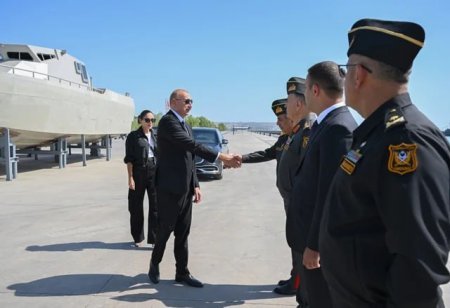 İlham Əliyev və Mehriban Əliyeva Hərbi Dəniz Qüvvələrində olublar