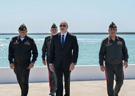 İlham Əliyev və Mehriban Əliyeva Hərbi Dəniz Qüvvələrində olublar