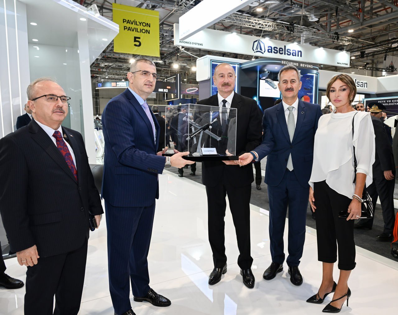  İlham Əliyev və Mehriban Əliyeva “ADEX 2026” sərgisi ilə tanış olublar