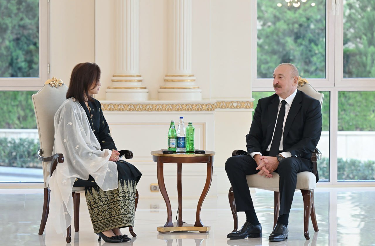 İlham Əliyev Malayziyanın yeni səfirini qəbul edib İlham Əliyev Malayziyanın yeni səfirini qəbul edib