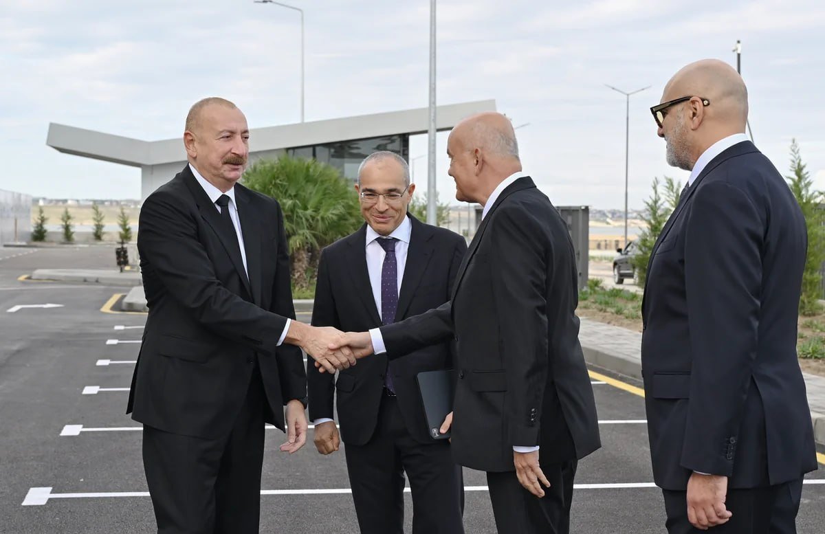 İlham Əliyev Pirallahı Sənaye Parkında dərman istehsalı müəssisəsinin açılışında iştirak edib İlham Əliyev Pirallahı Sənaye Parkında dərman istehsalı müəssisəsinin açılışında iştirak edib