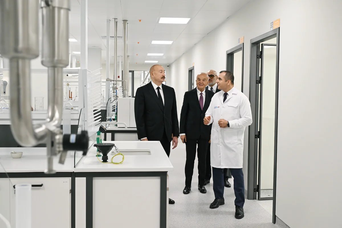 İlham Əliyev Pirallahı Sənaye Parkında dərman istehsalı müəssisəsinin açılışında iştirak edib İlham Əliyev Pirallahı Sənaye Parkında dərman istehsalı müəssisəsinin açılışında iştirak edib