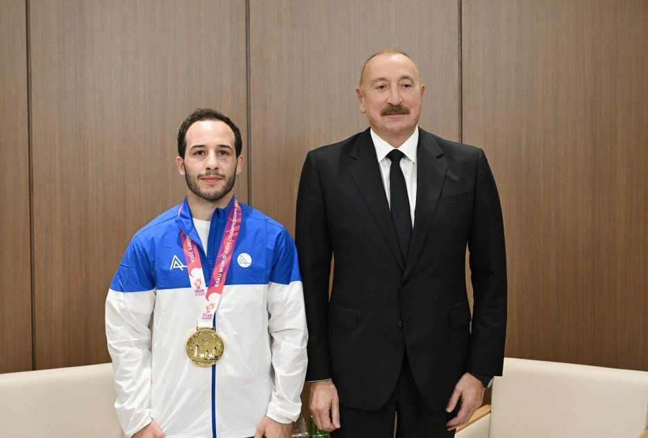 Prezident İlham Əliyev dünya çempionu Əhməd Yusifovla görüşüb