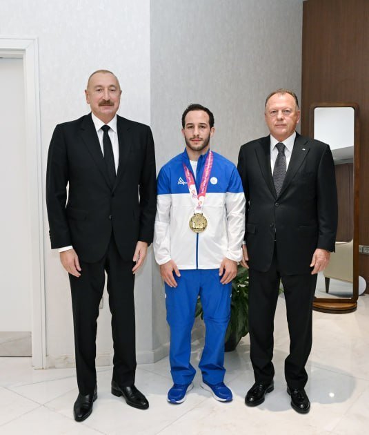 Prezident İlham Əliyev dünya çempionu Əhməd Yusifovla görüşüb