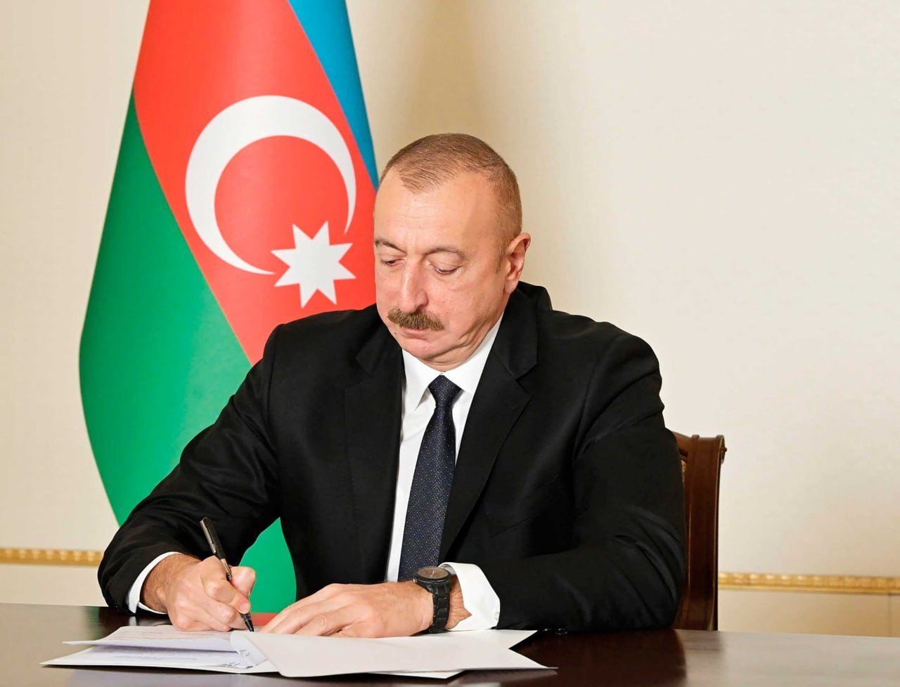 Büdcədənkənar ödənişlərin yuxarı hədlərinin tətbiqi ilə bağlı müddət dəyişdirildi Büdcədənkənar ödənişlərin yuxarı hədlərinin tətbiqi ilə bağlı müddət dəyişdirildi