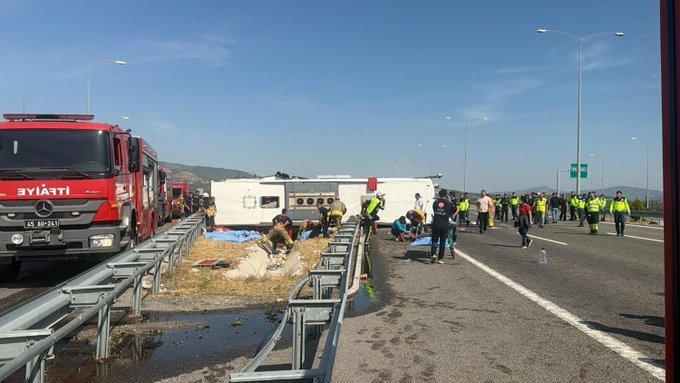 Türkiyədə ağır yol qəzası: 11 nəfər ölüb, 27 nəfər yaralanıb