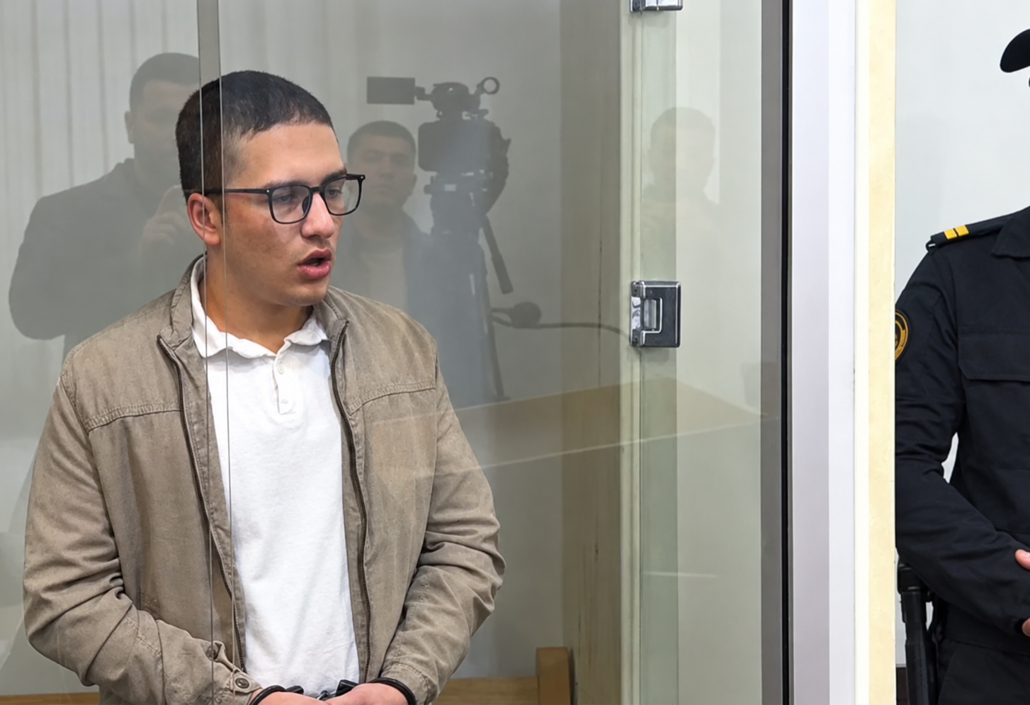 Bakıda atasını öldürməkdə təqsirləndirilən Ayxan Vəlizadəyə hökm oxunub Bakıda atasını öldürməkdə təqsirləndirilən Ayxan Vəlizadəyə hökm oxunub