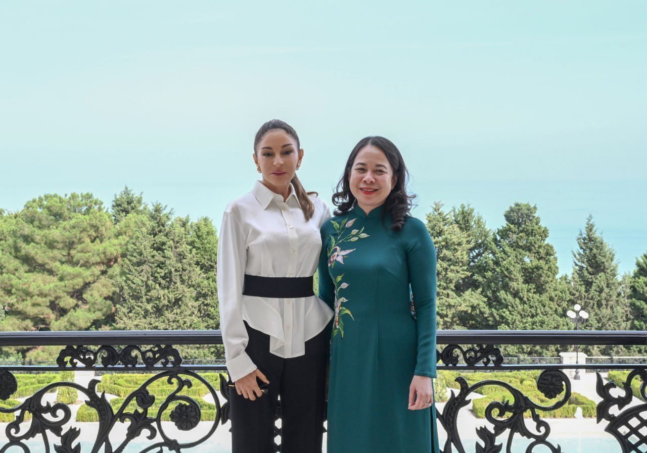 İlham Əliyev və Mehriban Əliyeva Vyetnamın vitse-prezidenti ilə görüşüblər İlham Əliyev və Mehriban Əliyeva Vyetnamın vitse-prezidenti ilə görüşüblər
